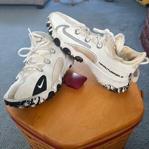 Nike Kids Future Field Baseball Turf Cleats.  Size 4.5Y